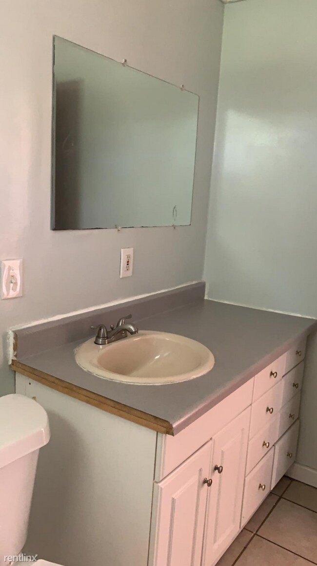 Foto del edificio - 3 br, 1 bath House - 29744 Balmoral St