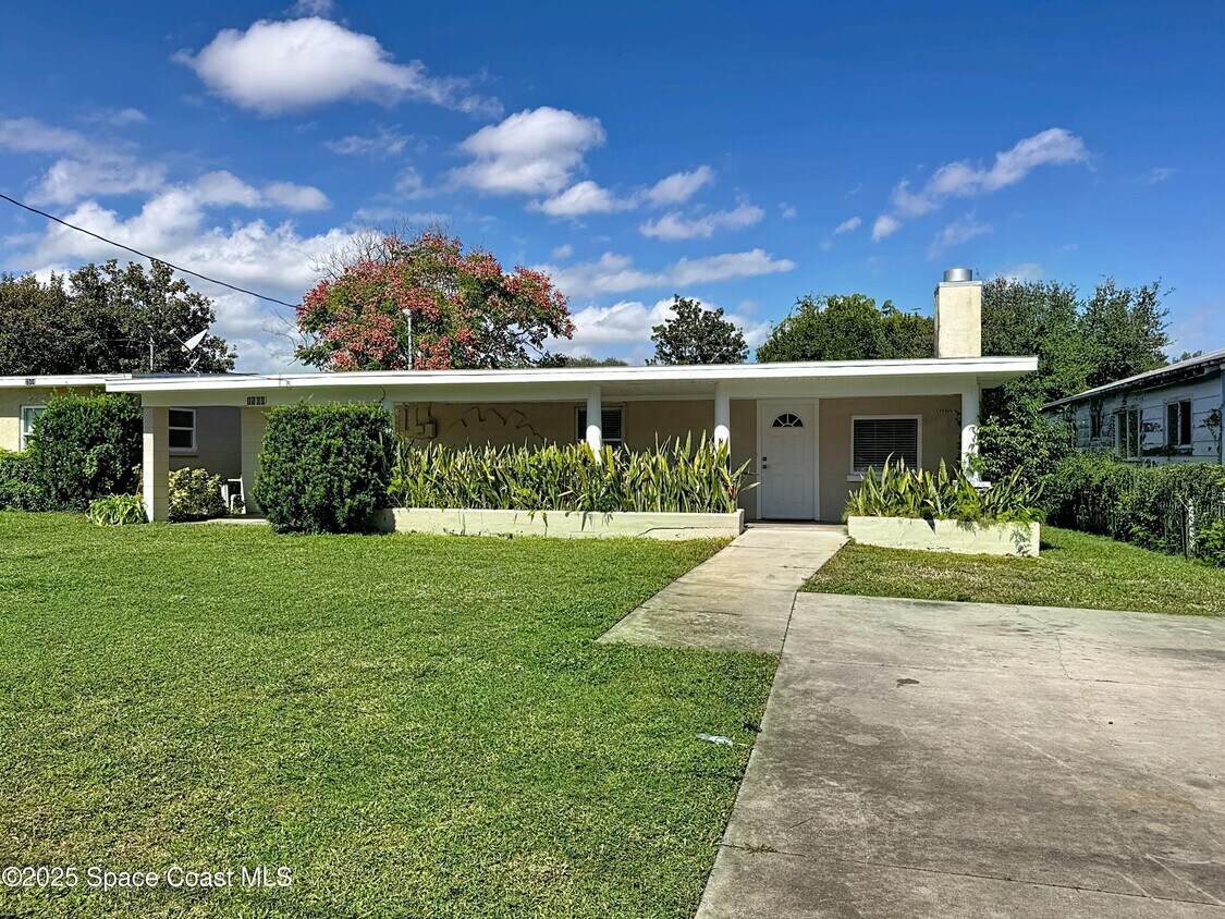 Foto principal - 1500 Highland Ct