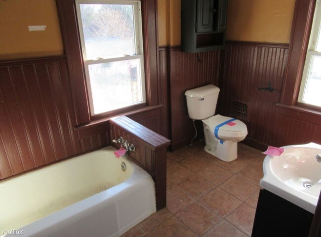 Building Photo - 3 br, 2 bath House - 536 Oakwood Ave