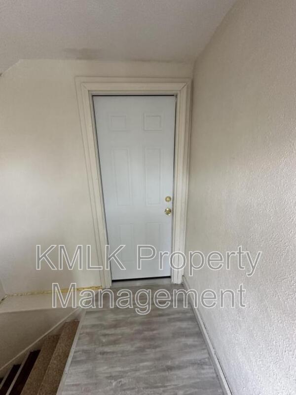 Foto del edificio - 15730 Halliday Ave