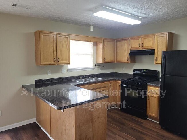 Building Photo - 5543 Pineridge Ct