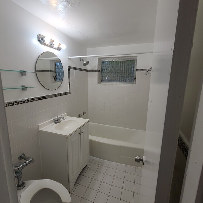 Building Photo - 640 8th St