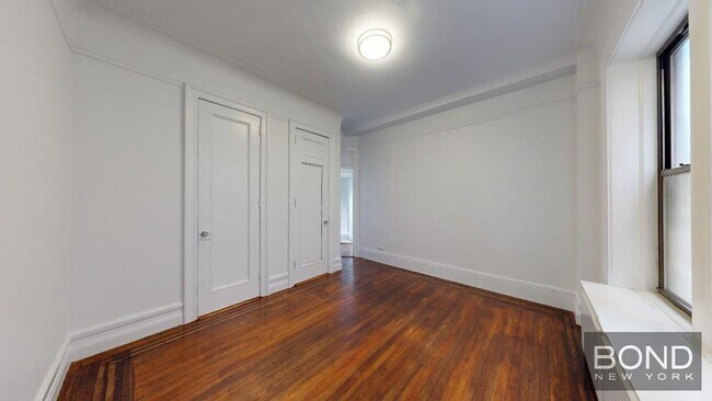 Foto del edificio - 166 W 72nd St