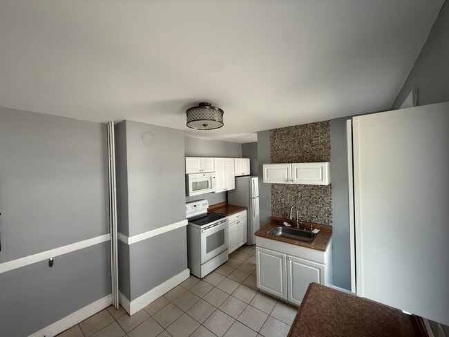 Building Photo - 48 Nesbit Avenue