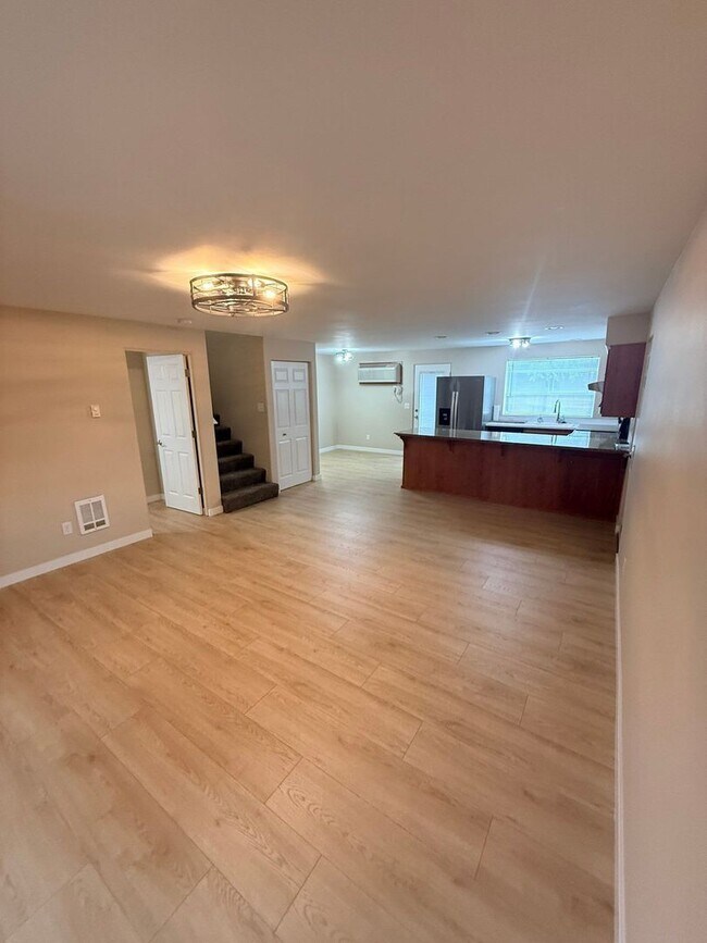 Building Photo - 870 Spurlock St