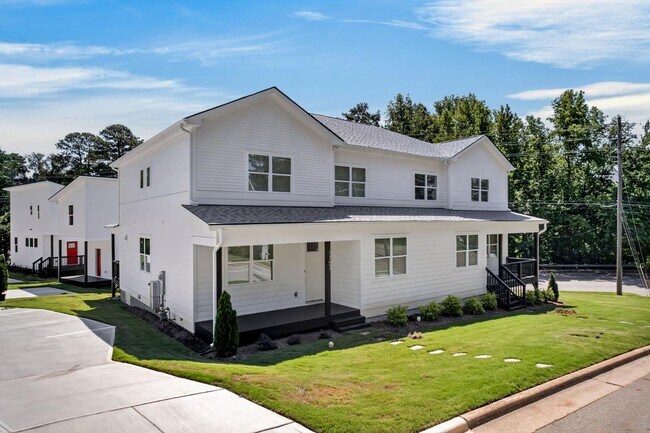 Building Photo - 1753 Crest Rd