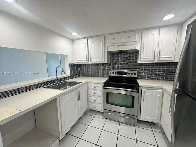 Foto del edificio - 13685 NE 10th Ave