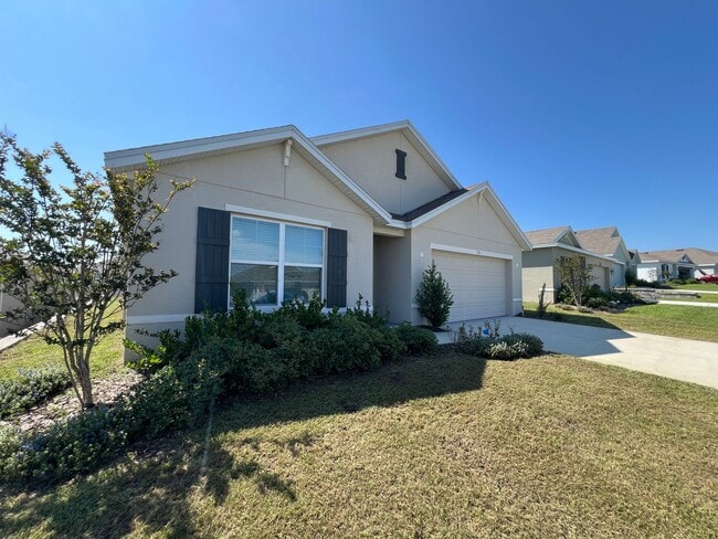 Building Photo - 4 Bedroom, 2 Bathroom Home in the Highly D...