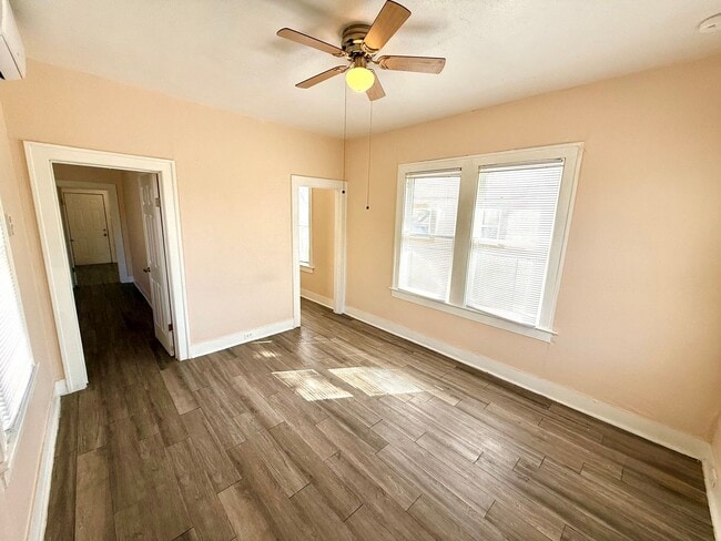 Building Photo - **APPLICATION RECEIVED** MOVE IN SPECIAL!!...
