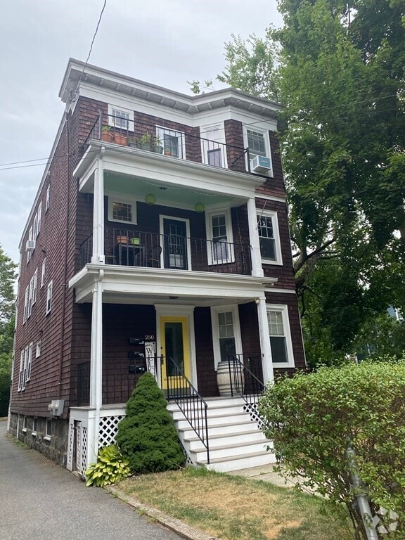 Building Photo - 250 Poplar St