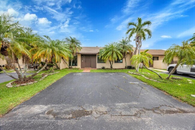 Foto del edificio - 12313 SW 110th South Canal St Rd