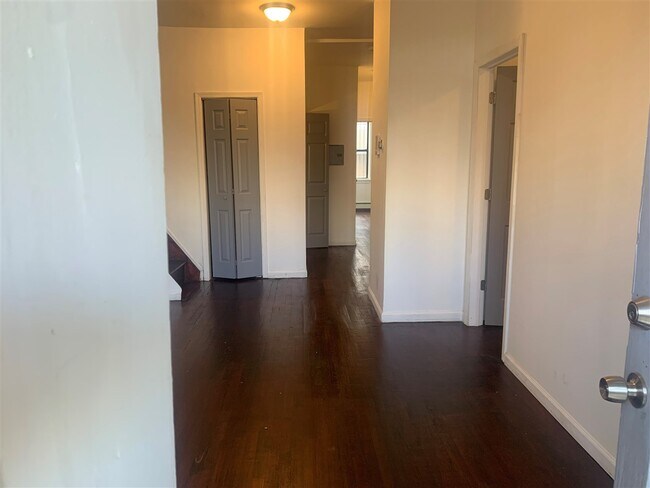 Building Photo - 336 4th St