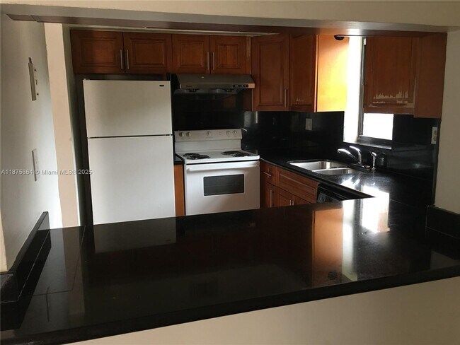 Foto del edificio - 5825 W 25th Ct