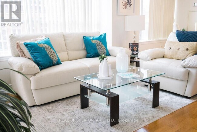 Photo du bâtiment - 4090 Living Arts Dr