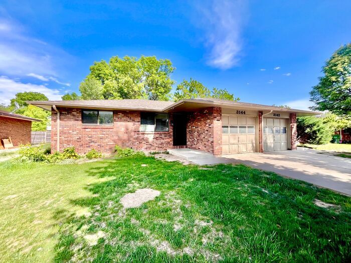Primary Photo - 2 Bedroom, 1 Bath Duplex, 1 Car Garage