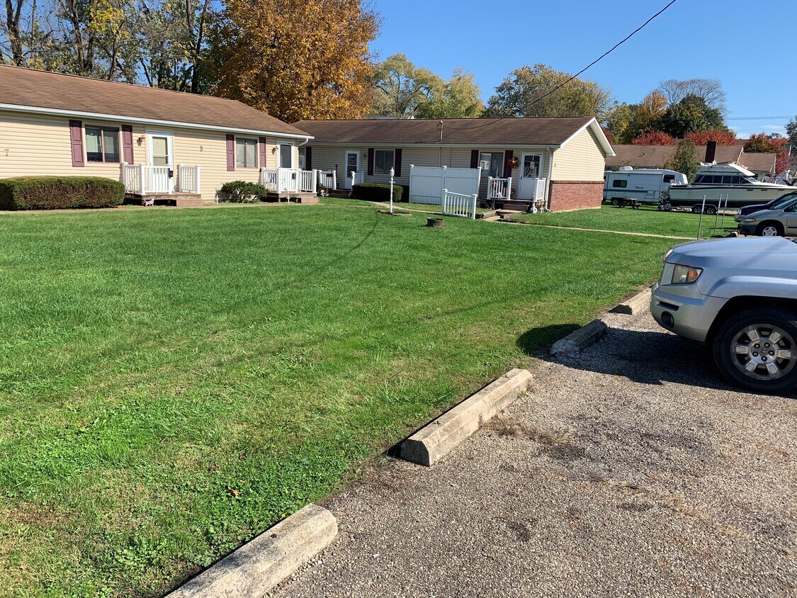 Foto principal - 827 Merrick Ave
