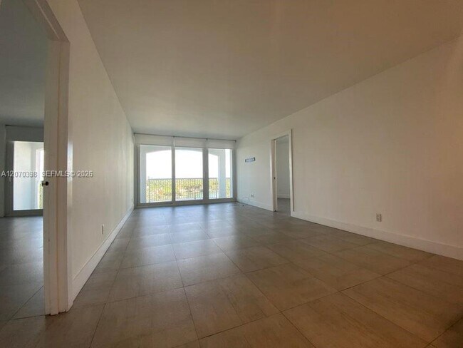 Foto del edificio - 5401 Collins Ave