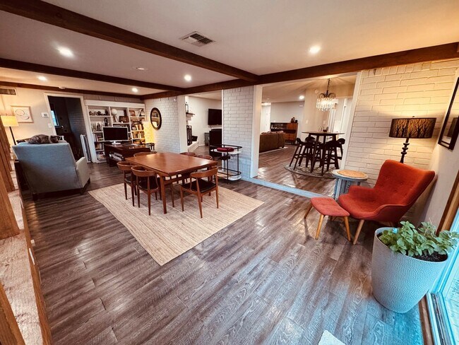 Foto del edificio - 249 Wedgewood Ln