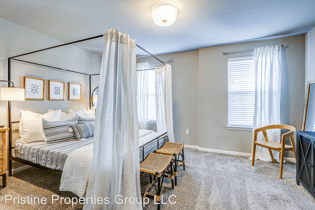 Foto del edificio - 7770 Newbury Dr
