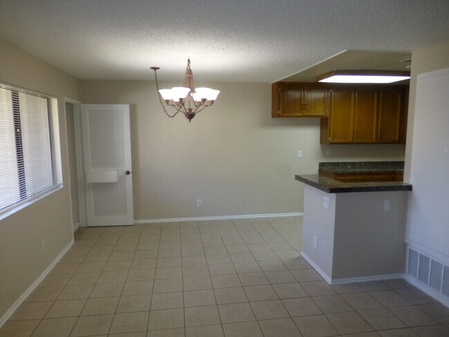 Foto del edificio - 6096 Terrace Ln