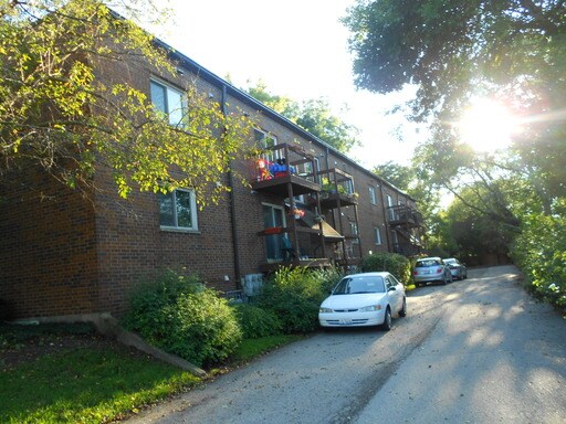Building Photo - 907 N Milwaukee Ave