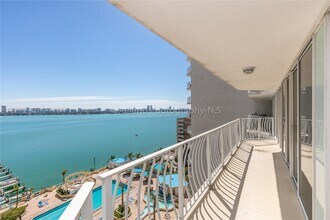 Building Photo - 7601 E Treasure Dr