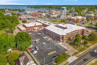 Building Photo - 306 N Road St