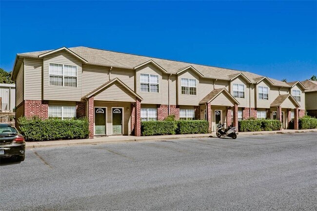 Building Photo - 2614 Meadow View Dr