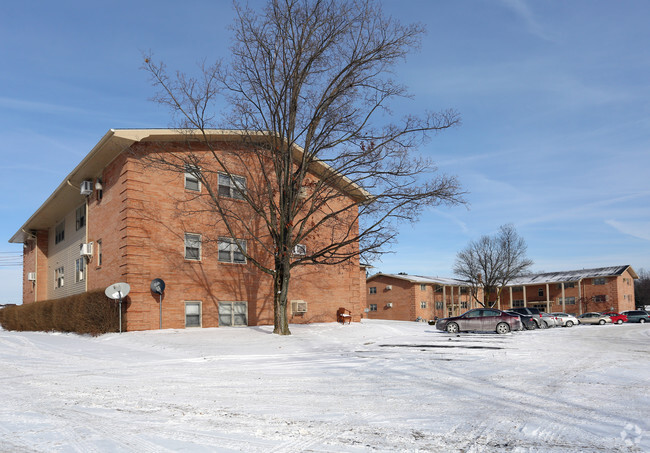 Building Photo - The Villages of Southwood
