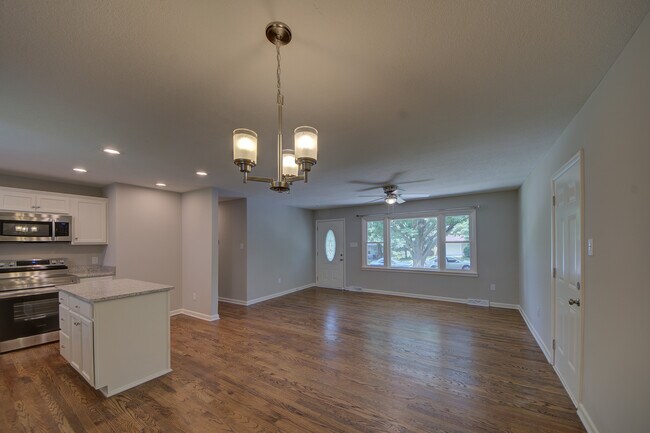Foto del edificio - 6916 N Harrison St