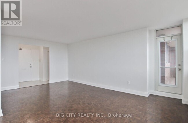 Photo du bâtiment - 185 Shaughnessy Blvd