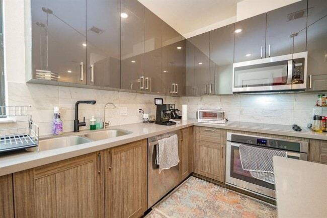 Foto del edificio - 2401 Crawford St
