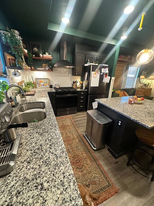 Building Photo - Beautiful 3 bedroom 2 bathroom in a wonder...