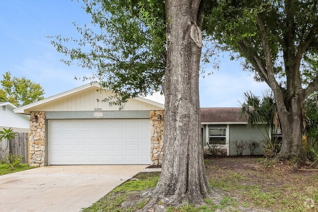 Building Photo - 3209 Acapulco Dr