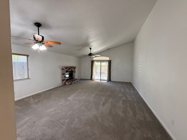 Foto del edificio - 4-bedroom Single Story home in Ripon!