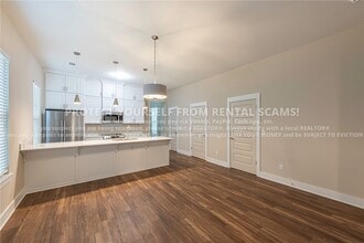 Building Photo - 874 S Hill Ave