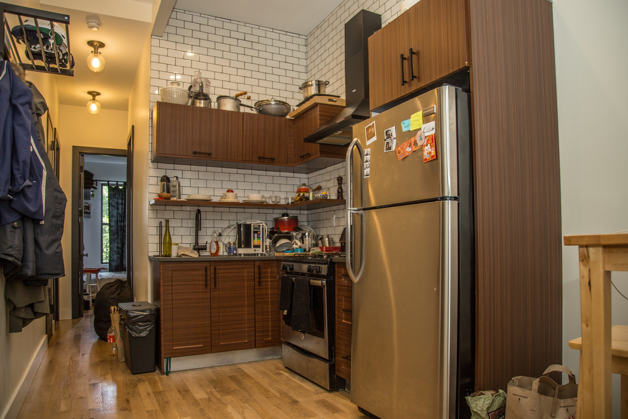Foto principal - 852 Hart St