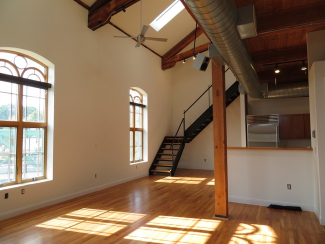 Building Photo - 60 Tufts St