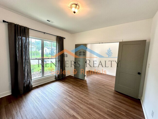 Foto del edificio - 3BR Home with Office, Bonus Room, Large Kitchen Island, 2-Car Garage & Large Yard – Huntsville Li...