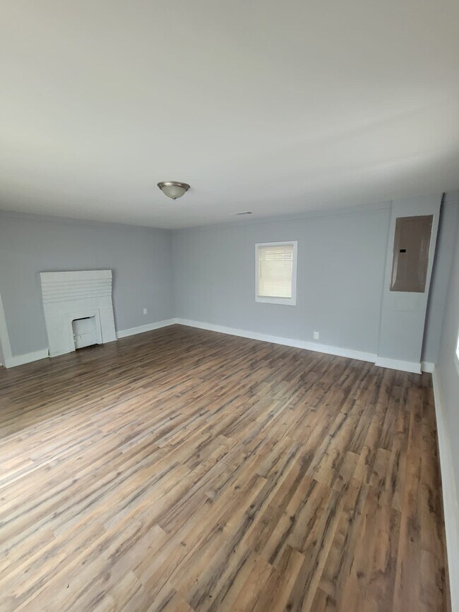 Building Photo - 1344 D F Fuller Dr