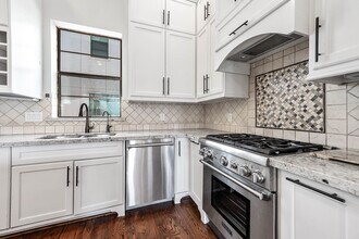 Building Photo - 5733 Winsome Ln