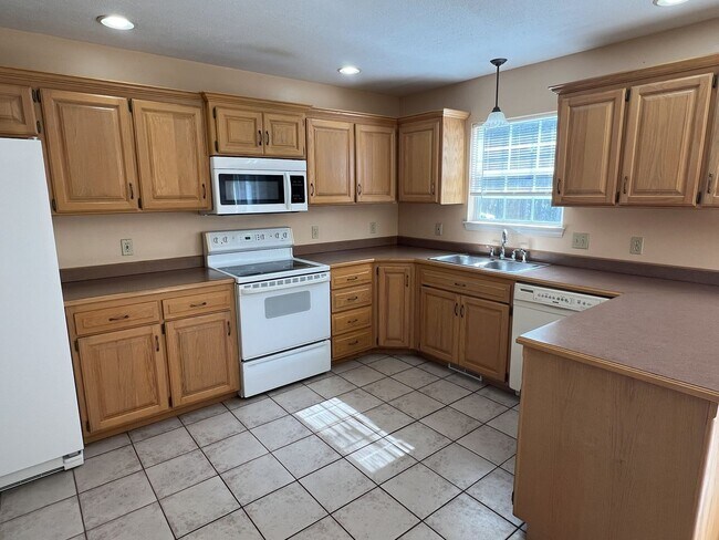 Foto del edificio - 4 Bedroom Home in SE Springfield!