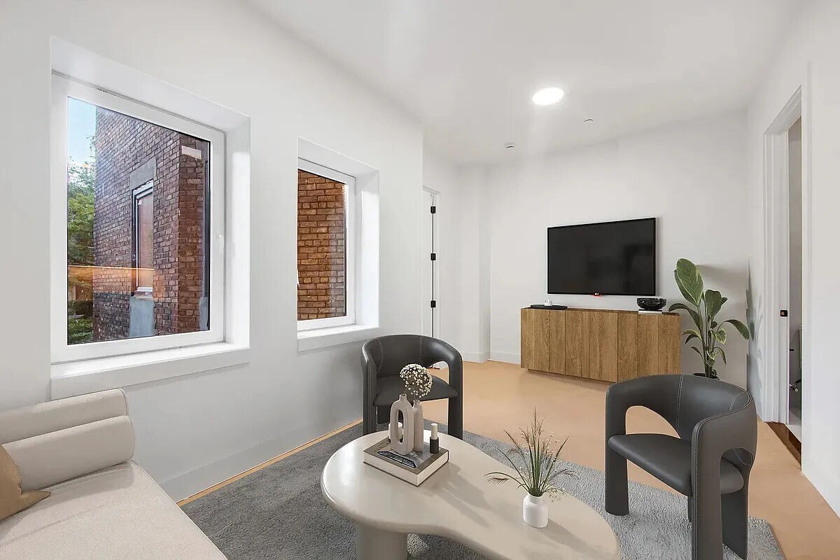 Foto principal - 321 E 17th St