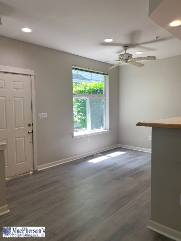 Foto del edificio - 2010 132nd Ave SE