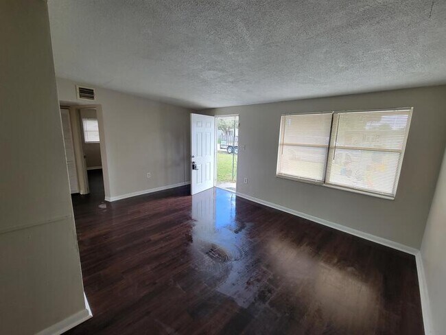 Building Photo - 6711 Sandra Dr
