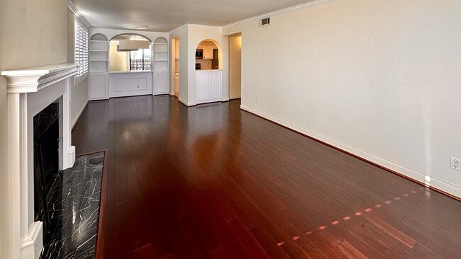 Living area - 1215 N Olive Dr