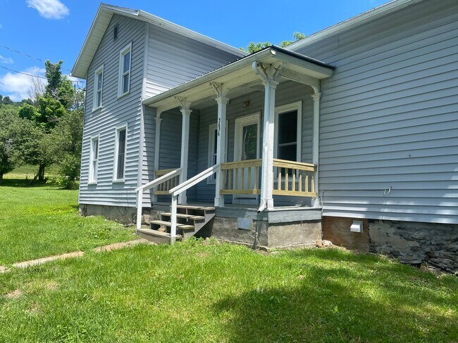 Building Photo - House for rent in Dundee school district.