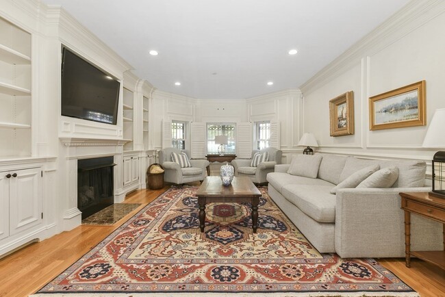 Building Photo - 447 Beacon St