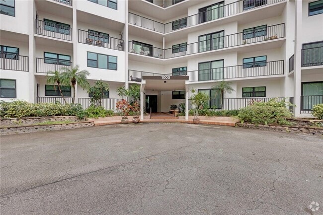 Building Photo - 1000 River Reach Dr