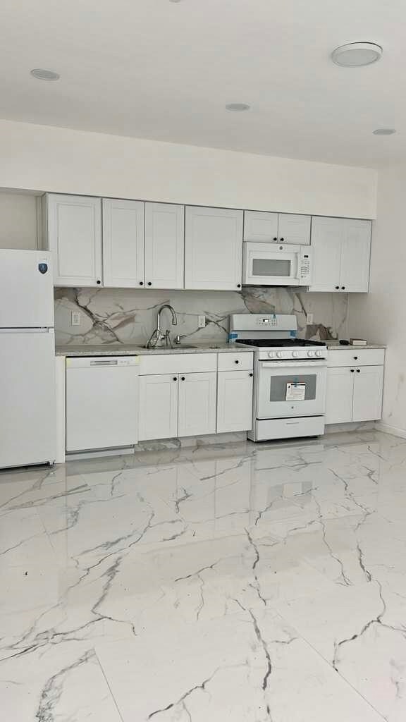 Building Photo - 765 Newark Ave